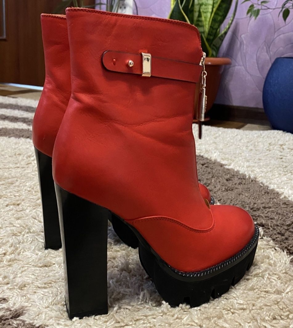 Новые ботинки деми красные на каблуке 36 -37 размер