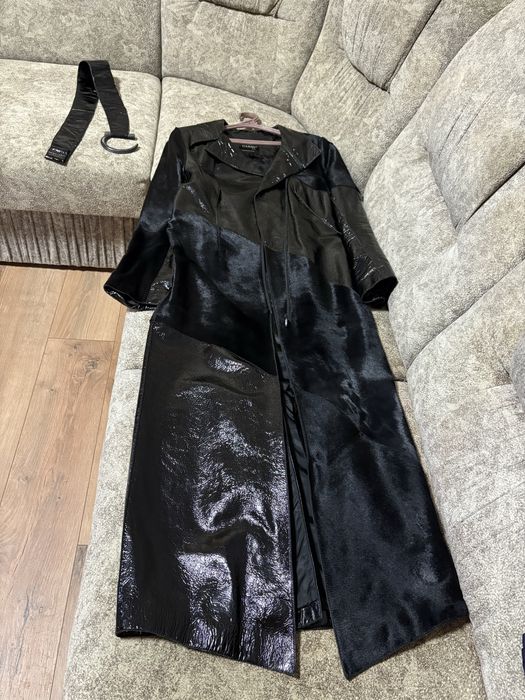 Шкіряний плащ, поні