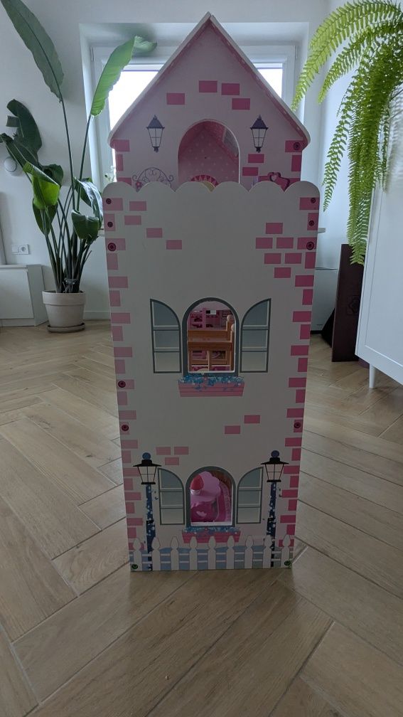 Domek drewniany bardzo duży z wyposażeniem 90cmx60x30 cm