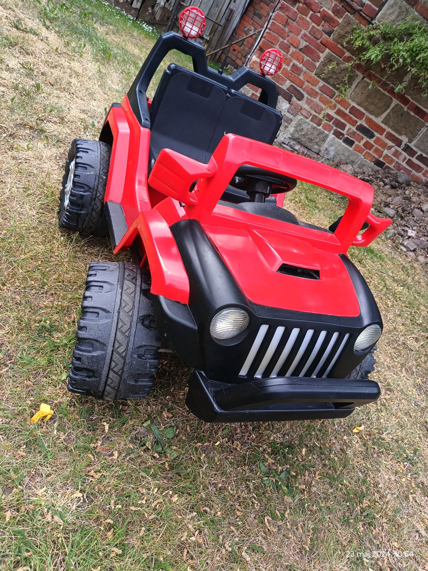 Autko jeep na akumulator