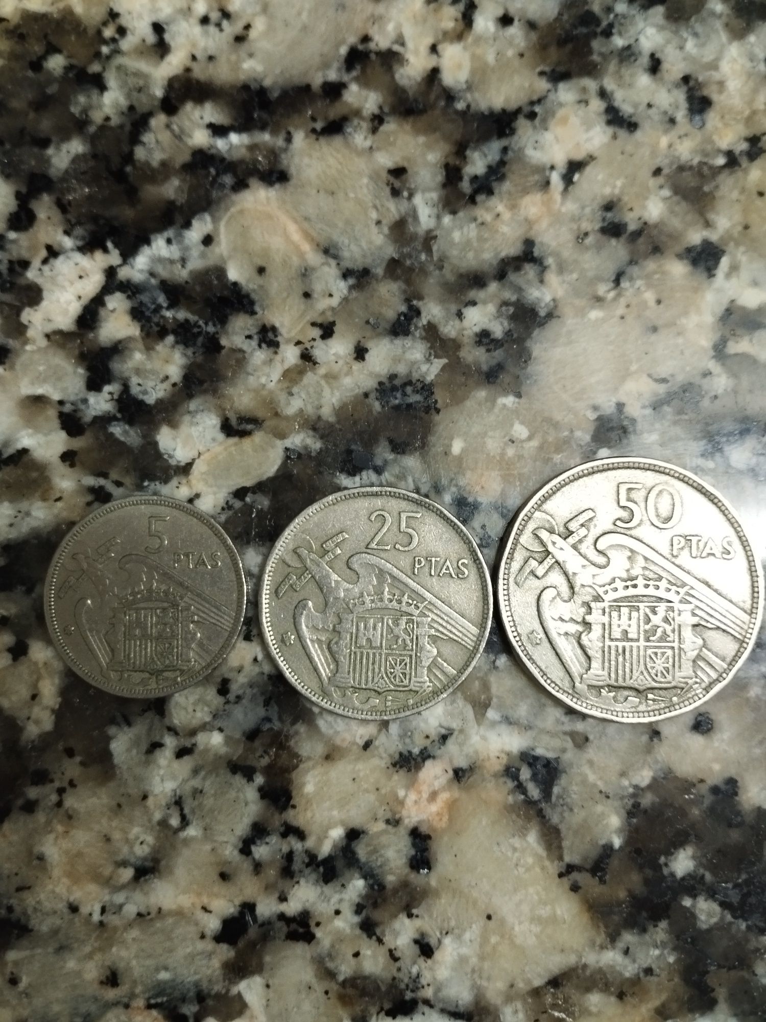 Vendo moedas antigas e raras.