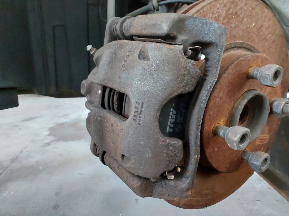 Pinça travão / maxila de travão frente esquerda NISSAN Micra IV (K13)