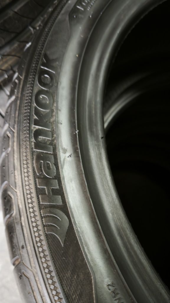 Pneus  215/45/18