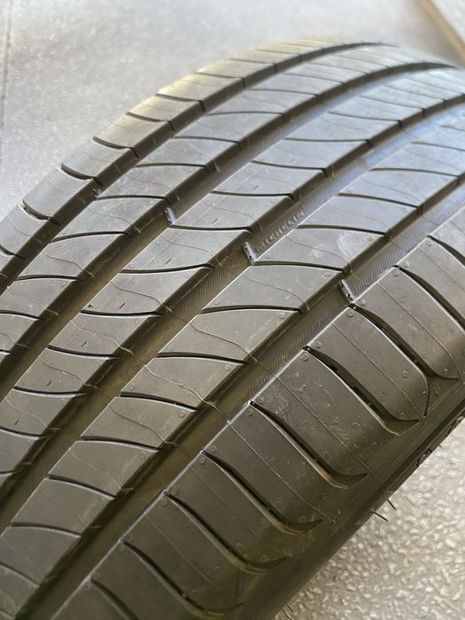 235/45/19 - Michelin Primacy 4 (NOVOS)