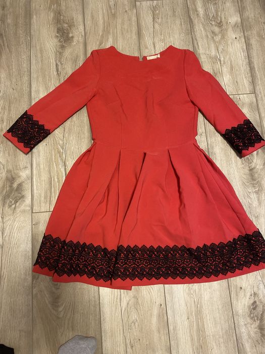 Сукня червона і синя