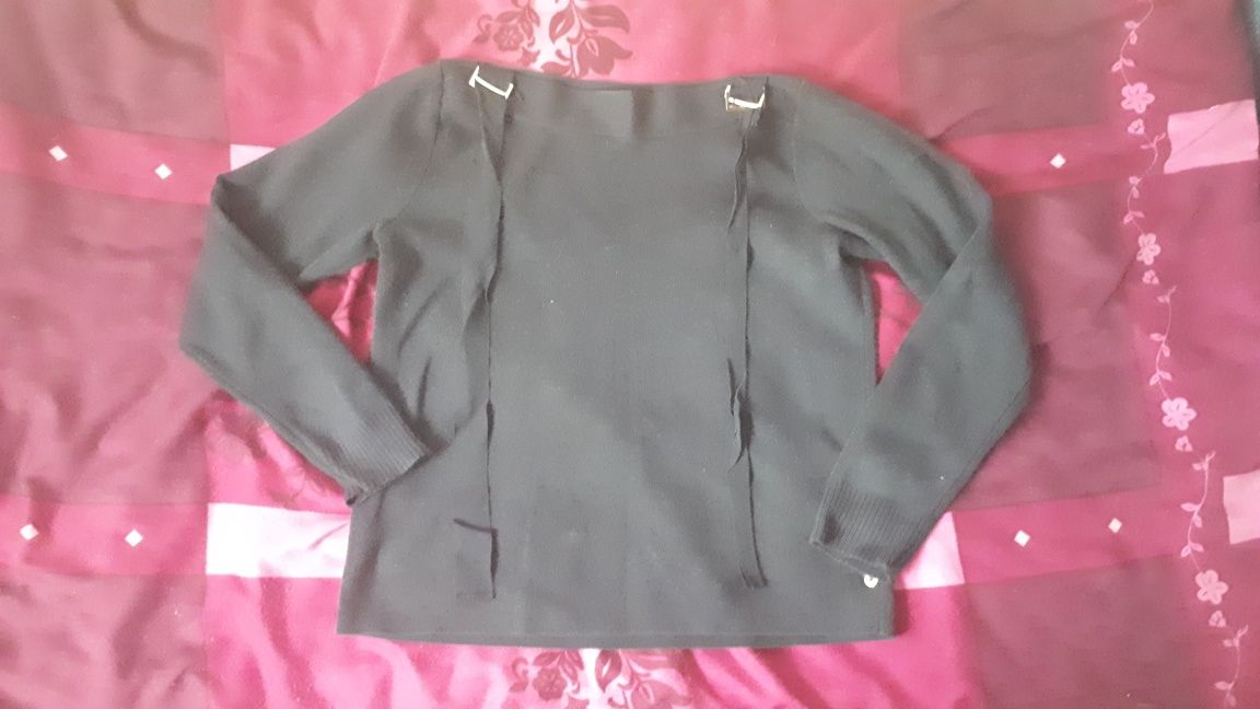 Granatowy sweter z dekoltem w łódkę M