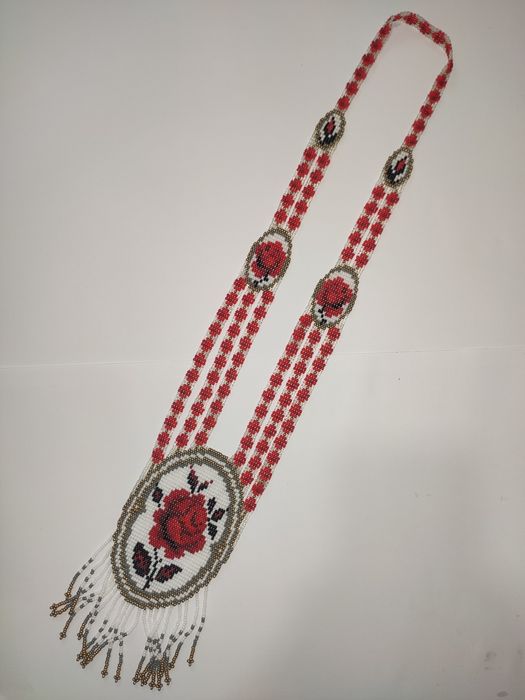 Вироби з бісеру:брошки,гердани