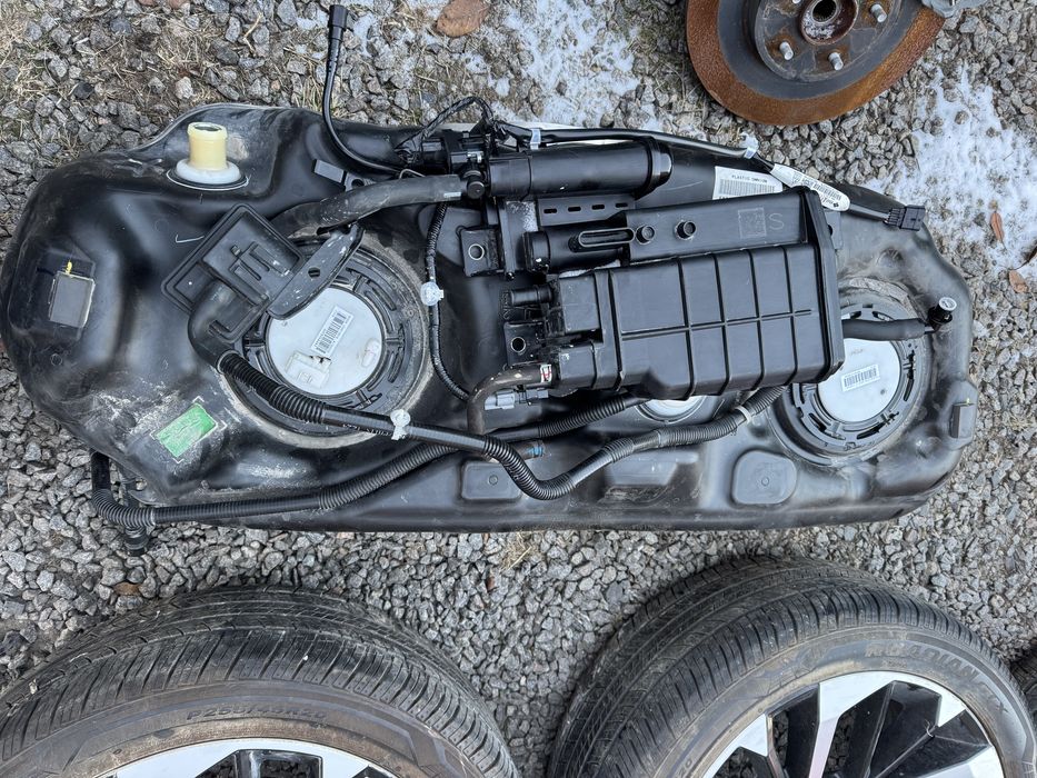 Паливний бак Mitsubishi Outlander 4