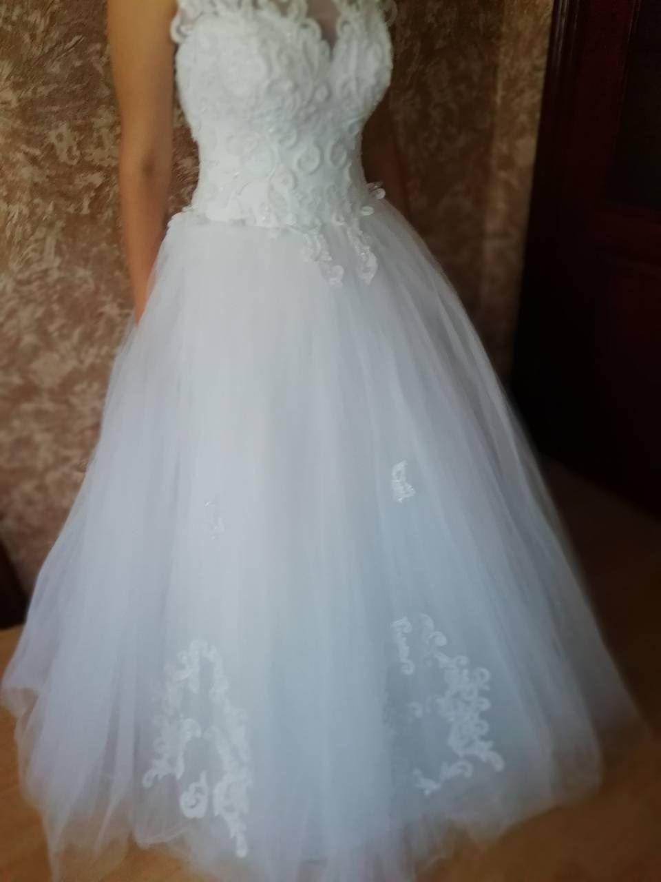 Пишна весільна сукня