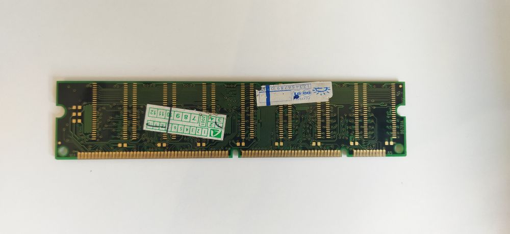 pamięć RAM 128MB UNB PC133