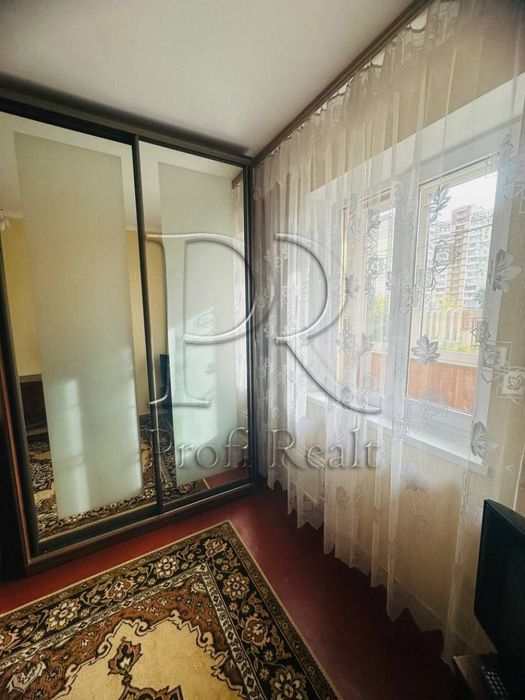 Продаж 2к. Троєщина. п-т Червоної Калини ( Маяковського) 7А.