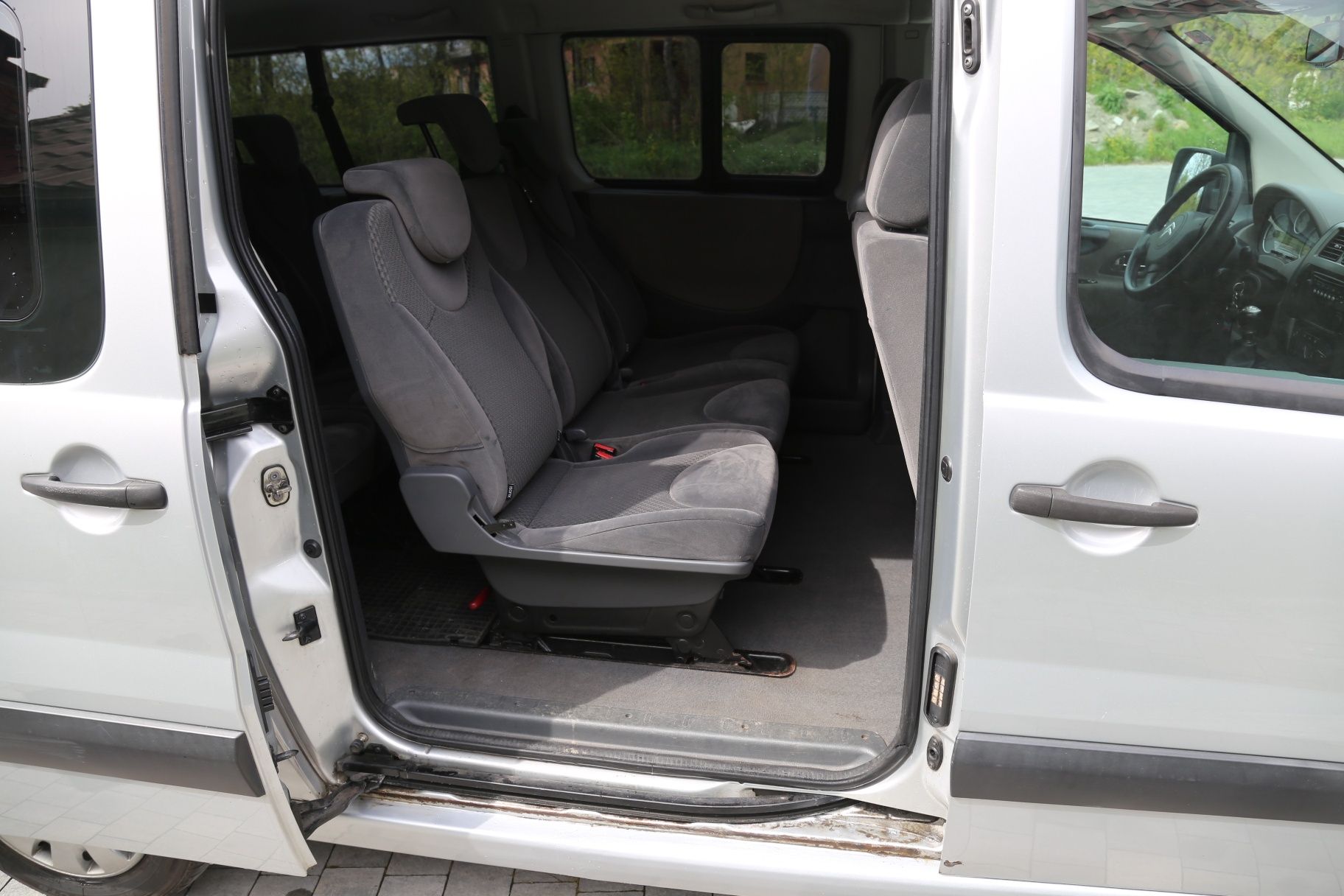 Wynajem Busa 9 osób . Citroen Jumpy  2.0 HDi 128 km Wolne od 06 do 14
