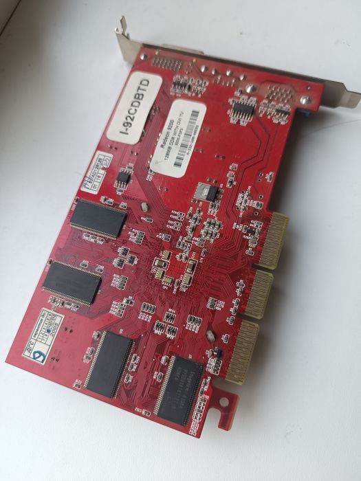 AMD Radeon 9200 128 MB видеокарта