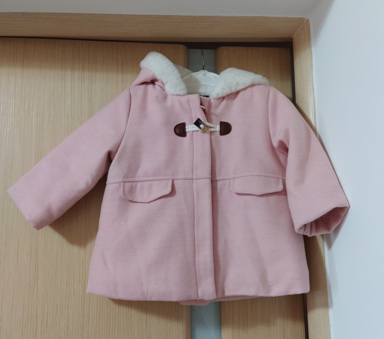Продам очень красивое детское пальто Kiabi