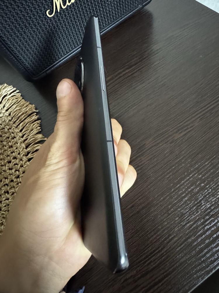 One plus 11 16/256gb