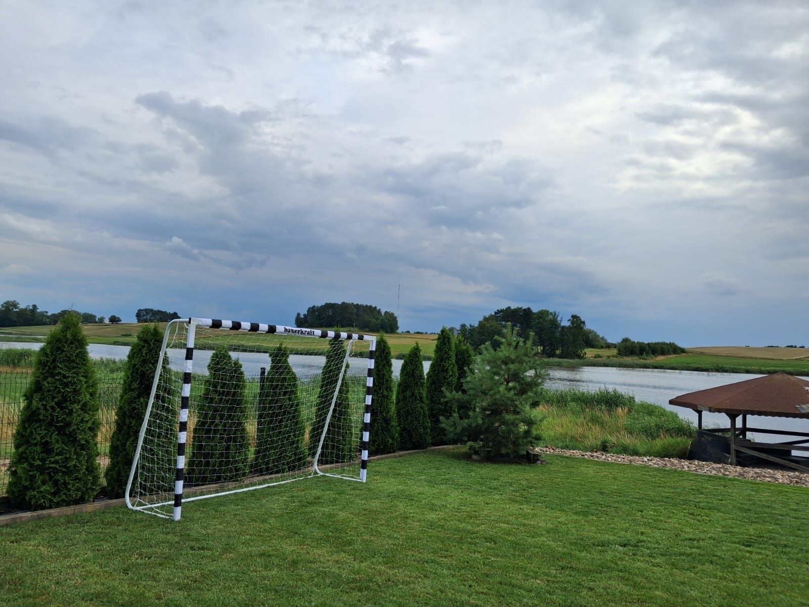 Dom do wynajecia  Mazury Houses balia , plac zabaw, trampolina, pomost