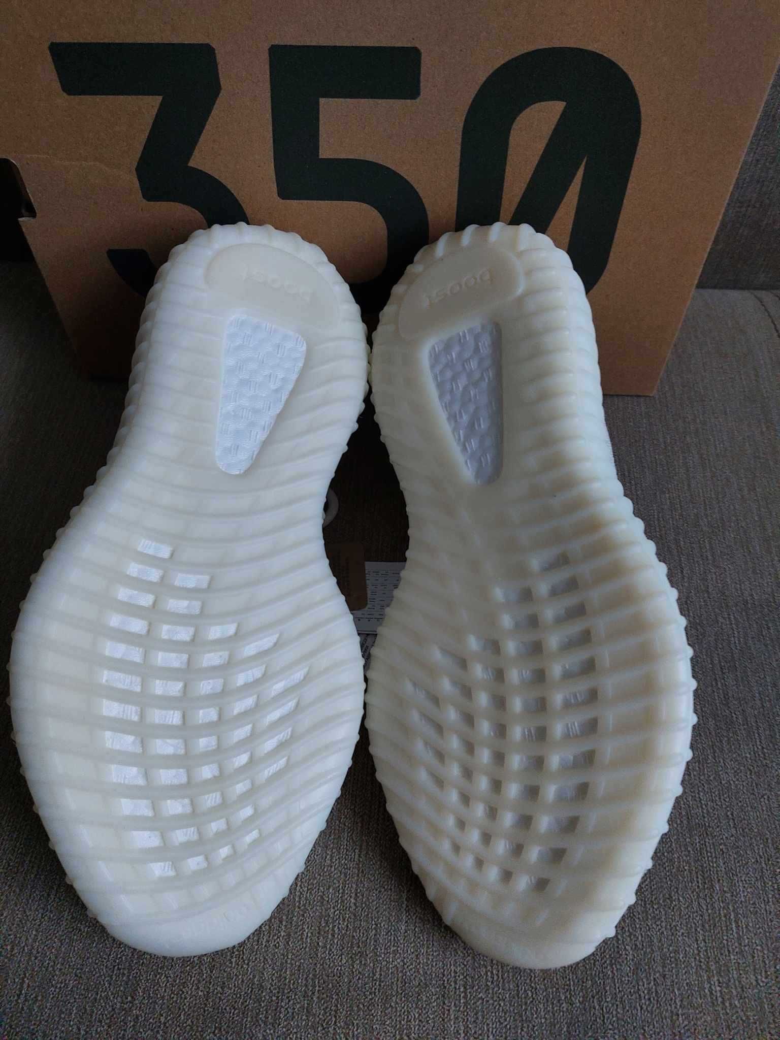 Adidas Yeezy 350 V2 bone Rozmiar-42