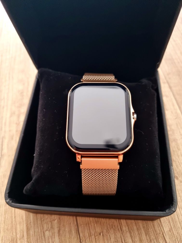 Złoty smartwatch ZESTAW z ładowarką