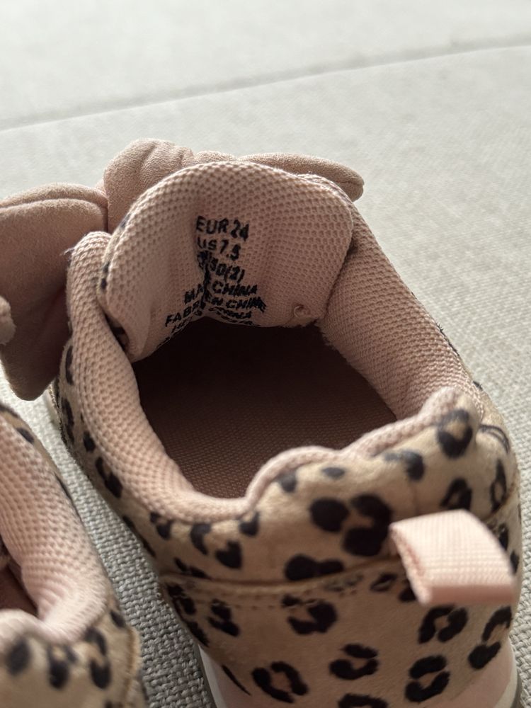 Кросівки кросовки кеди від бренду HM на дівчинку