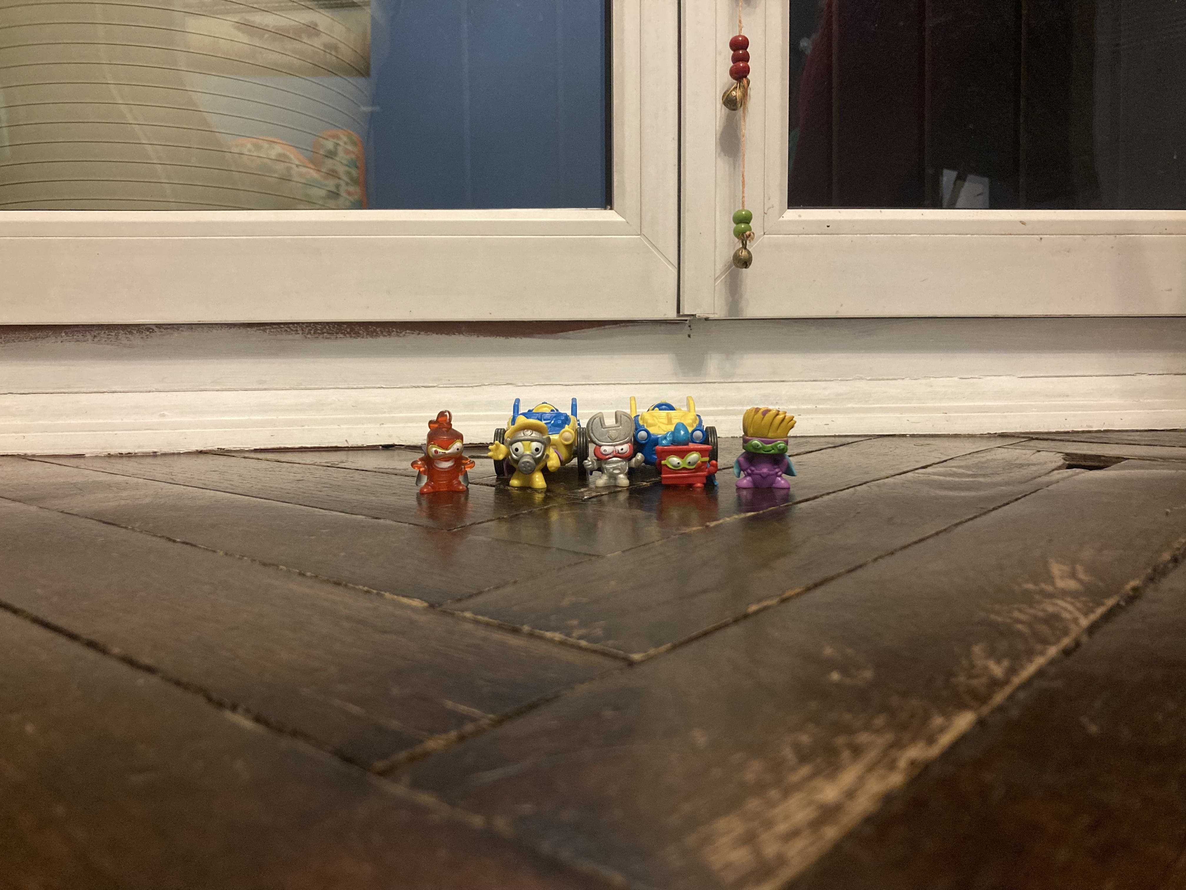 SUPERZINGS 5 figurek i 2 pojazdy bohaterowie