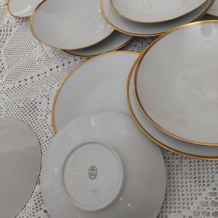 Hutschenreuther Hohenberg Bavaria - serwis obiadowy dla 6 osób.
Elegan