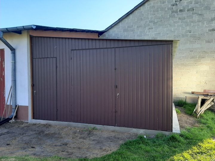 Garaż blaszany jednostanowiskowy 4x5m - Dach jednospadowy, Brama dwusk