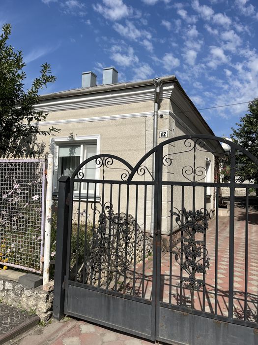 Продається домогосподарство в центральній частині м.Тернополя.