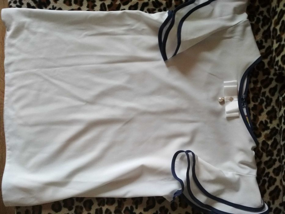 Продам шкільні речі(блузи, штани) для дівчаток