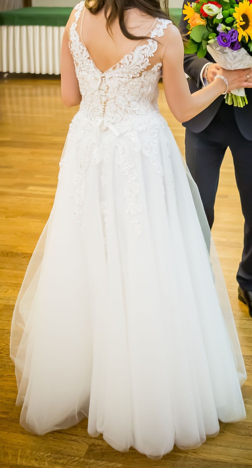 Suknia ślubna w kolorze białym S/M