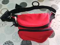 Bolsa de cintura vermelha
