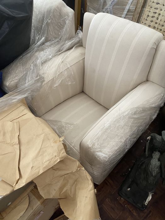 Poltrona/ Cadeirão branco como novo