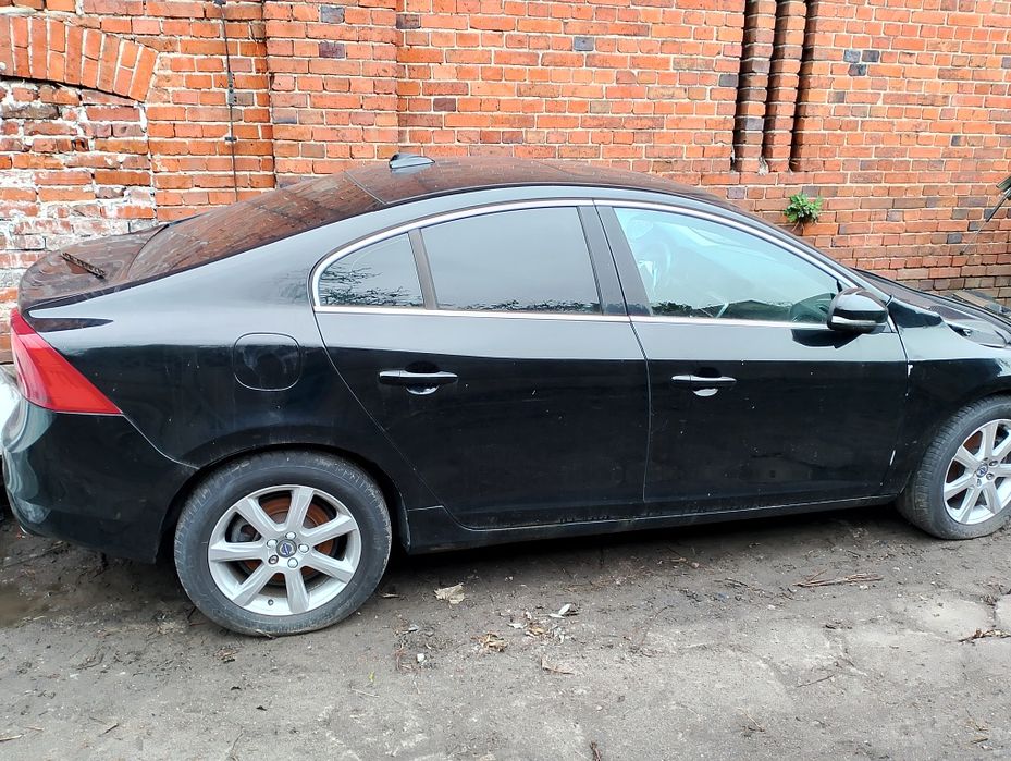 Volvo S60 Klapa Lampy drzwi kokpit fotele błotnik zderzak alufelgi