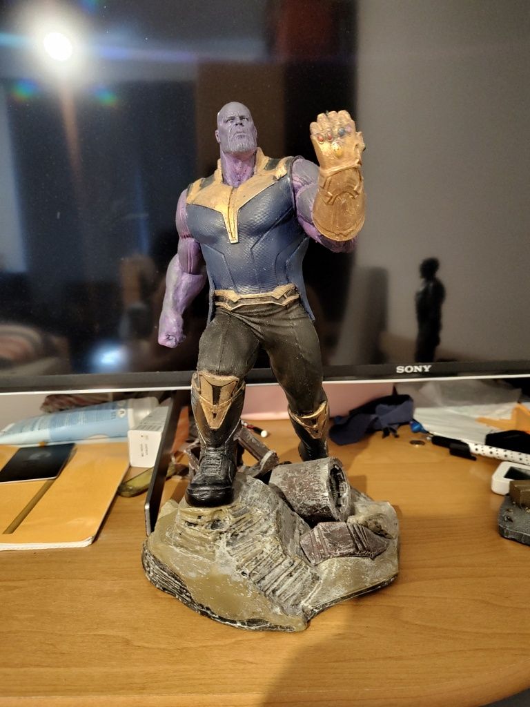 Figurka thanos 28cm pod custom diamond select Marvel Gallery