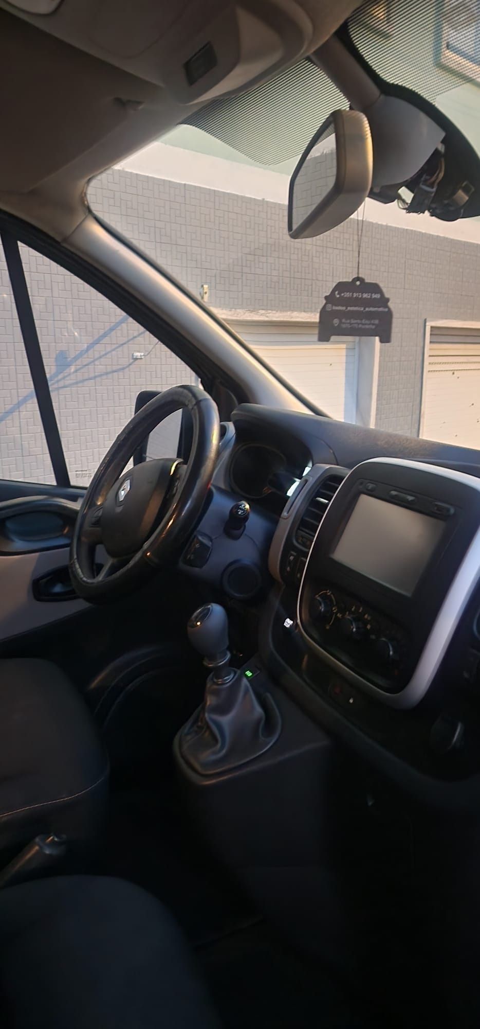 Carrinha Renault Trafic 9 Lugares | Ideal para trabalho ou turismo