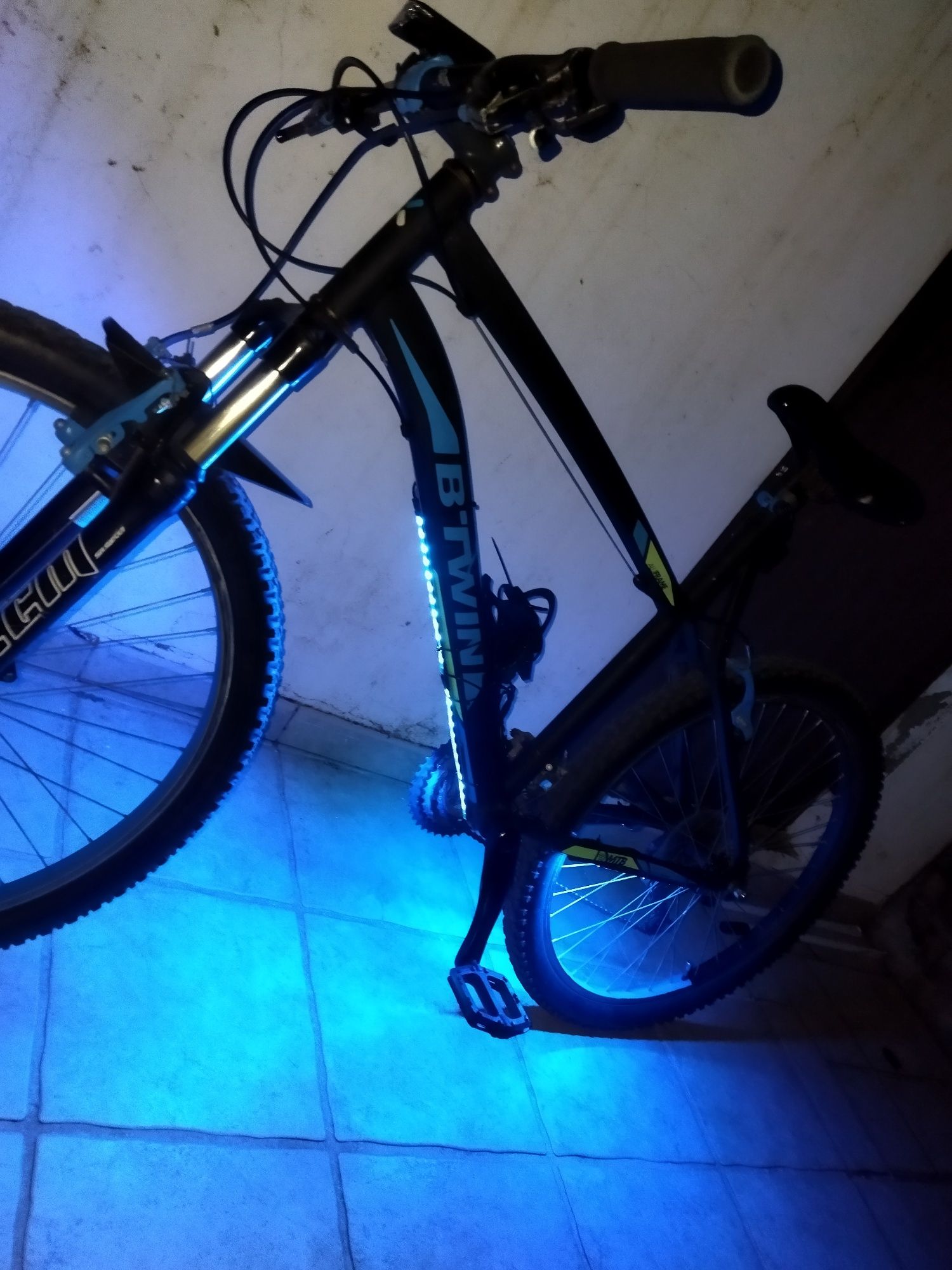 Bicicleta roda 26' com muitos extras