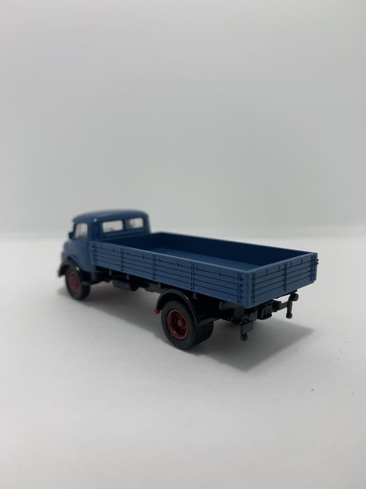 Camião Mercedes da Schuco escala H0 1/87