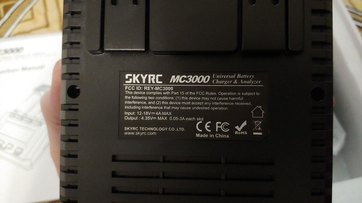 Професійна зарядна станція SKYRC MC3000 для акумуляторів 18650, 21700