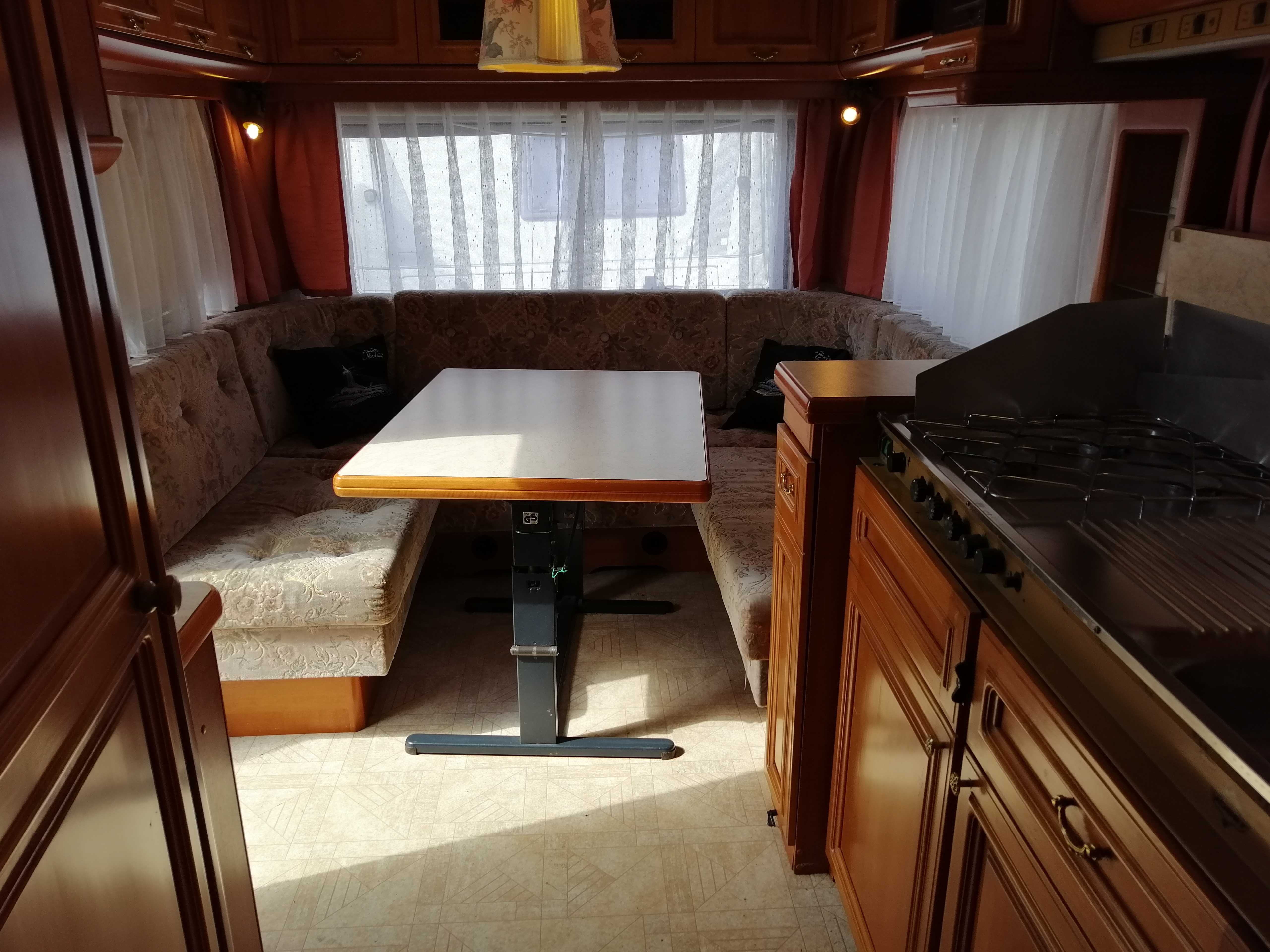Przyczepa kempingowa HOBBY PRESTIGE 545 + przedsion ISABELLA COMMODORE
