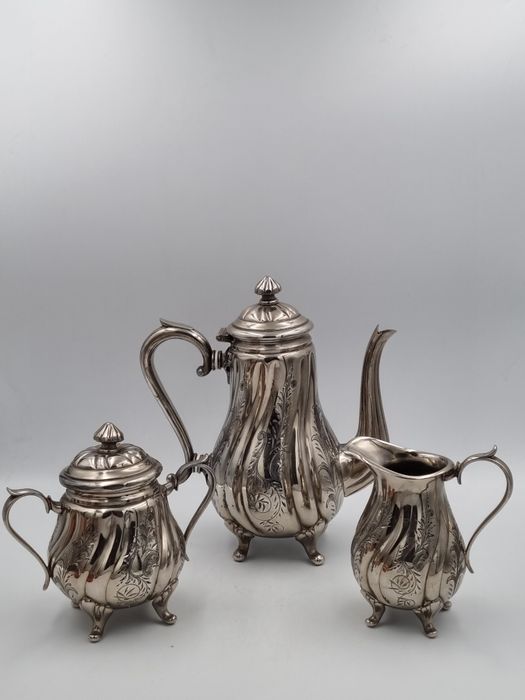 Sygnowany zestaw kawowy/herbaciany plater