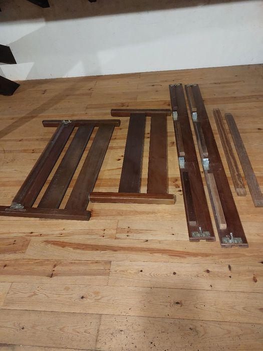 Cama de corpo e meio com estrado e colchão