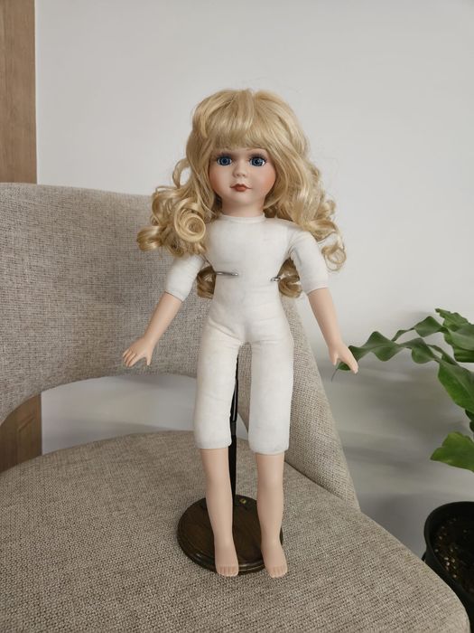 Boneca porcelana - 45 cm