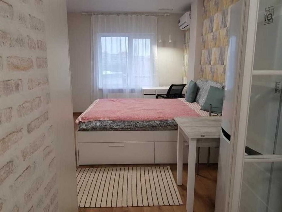 Продам 1к.кв студию  с ремонтом ЖК метро Защитников Украины (403919)