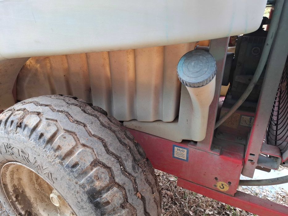 Pulverizador rebocável com comando elétrico