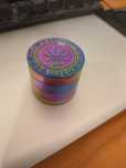 Grinder metálico para moer tabaco (4 compartimentos)
