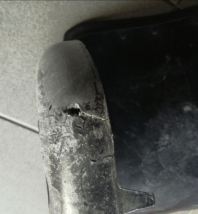 Oryginalne nadkole krótkie przód BMW E39 M-pakiet. Strona prawa.