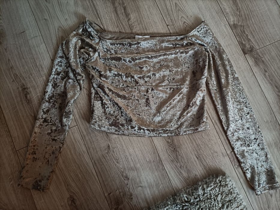 Nowa krótka bluzka top z odkrytymi ramionami Topshop