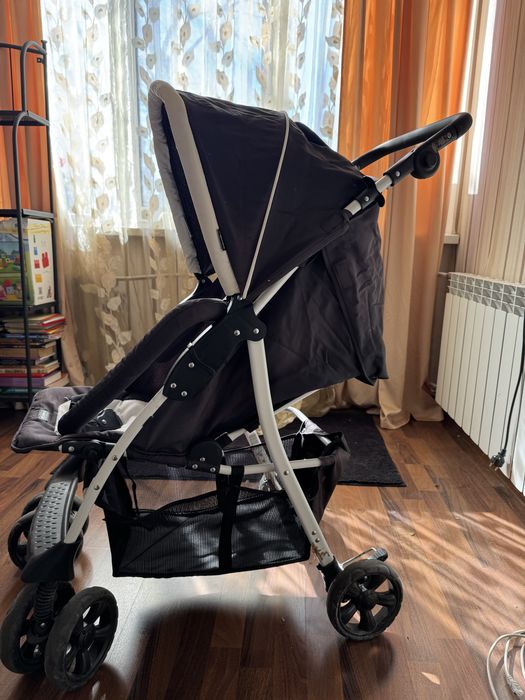 Коляска для хлопчика або дівчинки