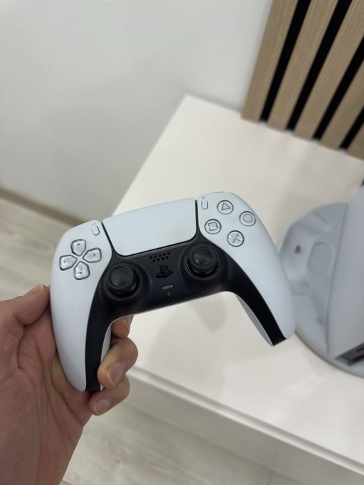 PS5 Digital Slim 1TB + 2 Comandos + Suporte vertical com LED