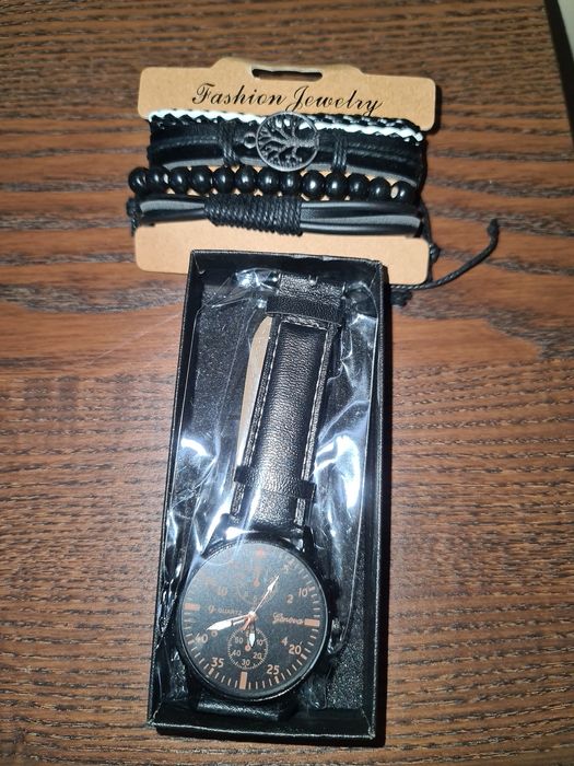 Zestaw zegarek + 4 bransoletki