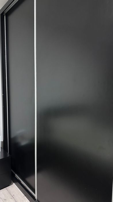 Roupeiro preto quarto casal